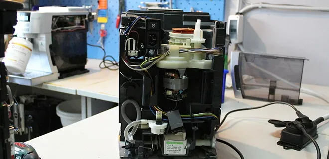 Замена оптического датчика уровня зерен в Jura X8